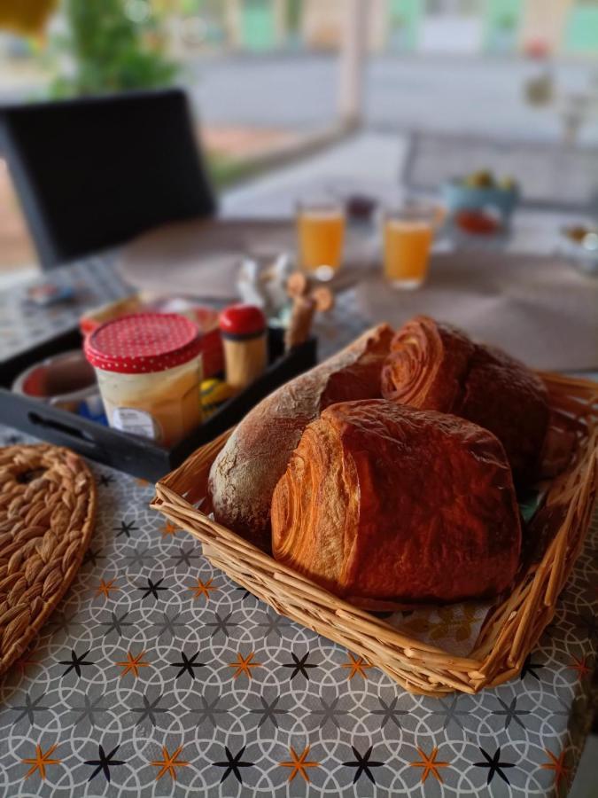 La Grenouille Amoureuse Menat Екстериор снимка